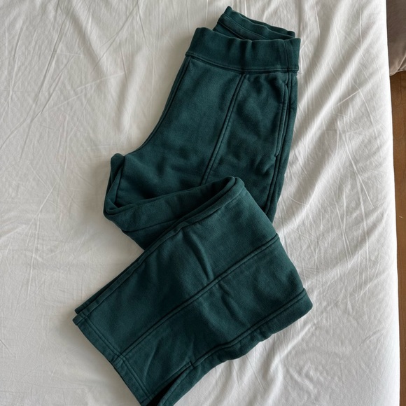ALO Yoga Sweatpant Set - Picture 4 of 5
